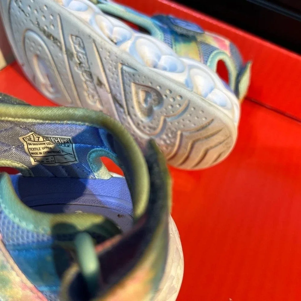 Skechers lights heart